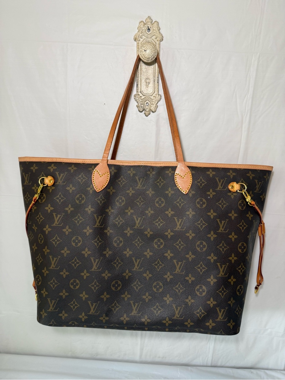 Louis Vuitton Monogram GM neverfull Tote in Brown